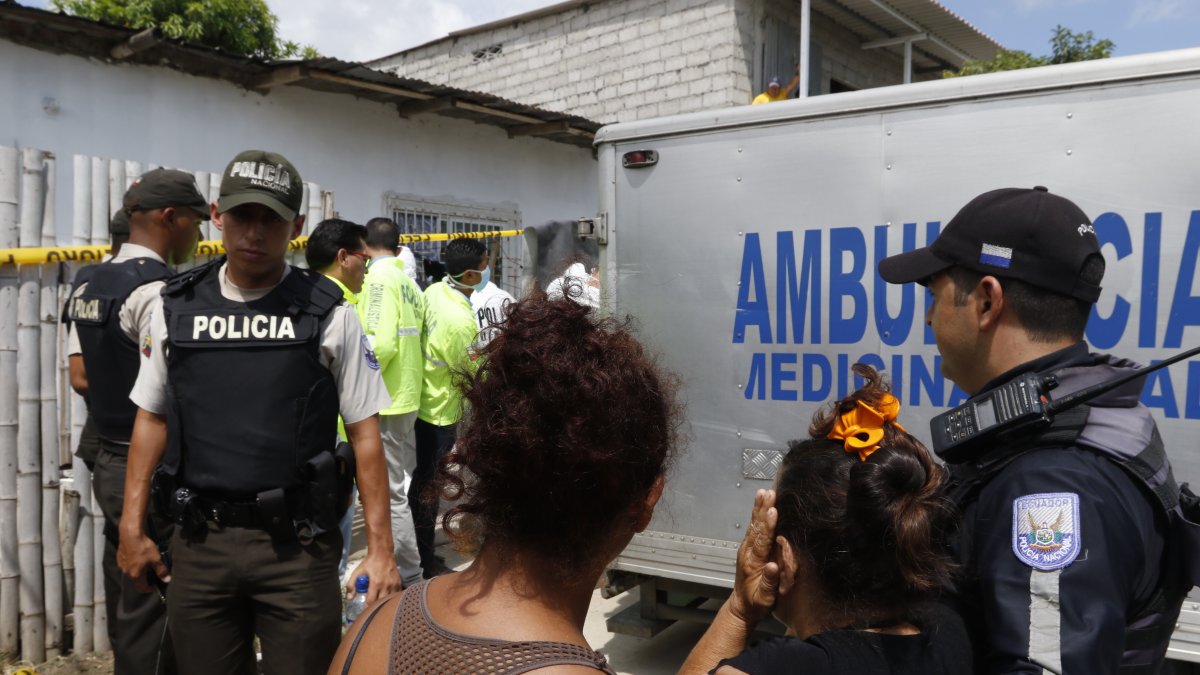 Un levantamiento de un cadáver de un femicidio.