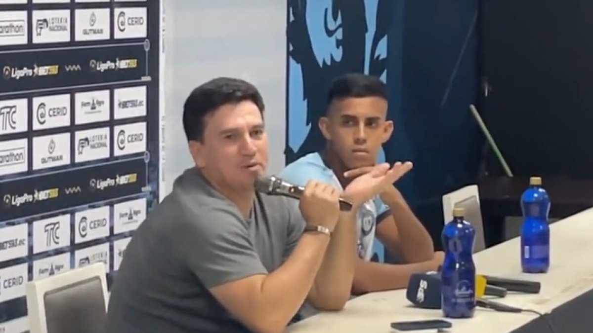 El adiestrador ciudadano se retiró enojado del Chucho Benítez tras la derrota de local, 2-0 ante Independiente del Valle.