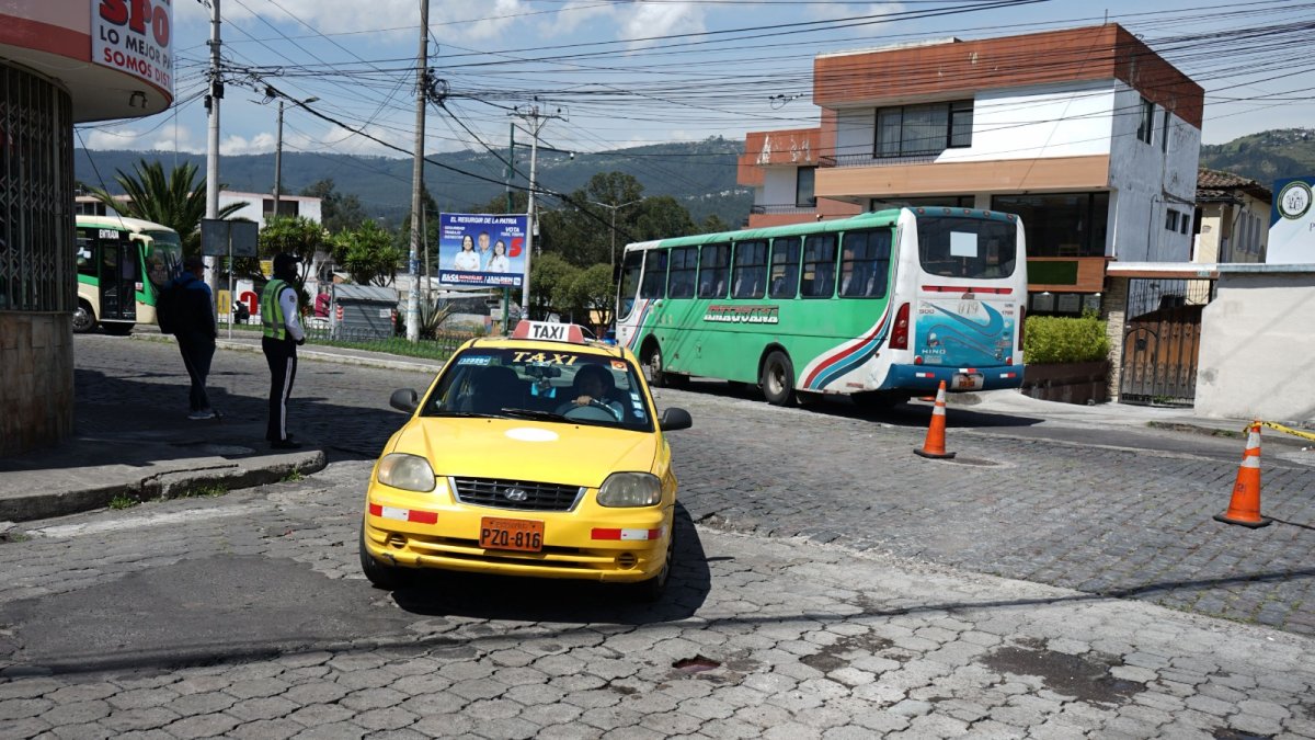 En el redondel de Conocoto el conductor de una unidad de transporte público atropelló a una persona.