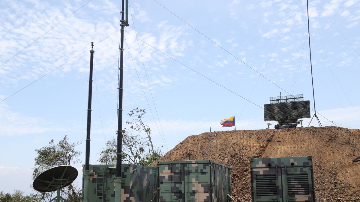 Daños. El radar de Montecristi sufrió la explosión de uno de sus componentes.