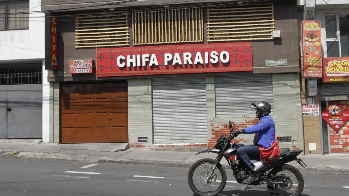 Un arma, celulares y prendas de vestir, entre las evidencias.