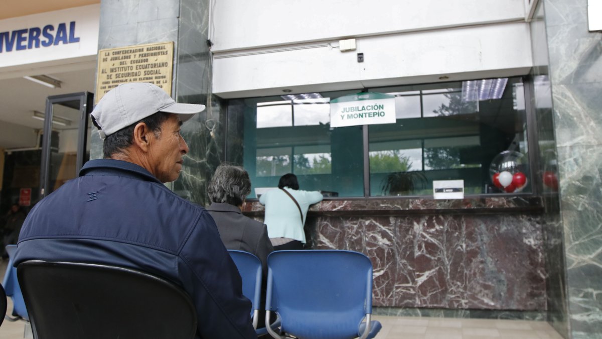 IESS. El Instituto de Seguridad Social atraviesa una crisis económica. Para su solución, expertos proponen hacer reformas a los fondos de pensiones.