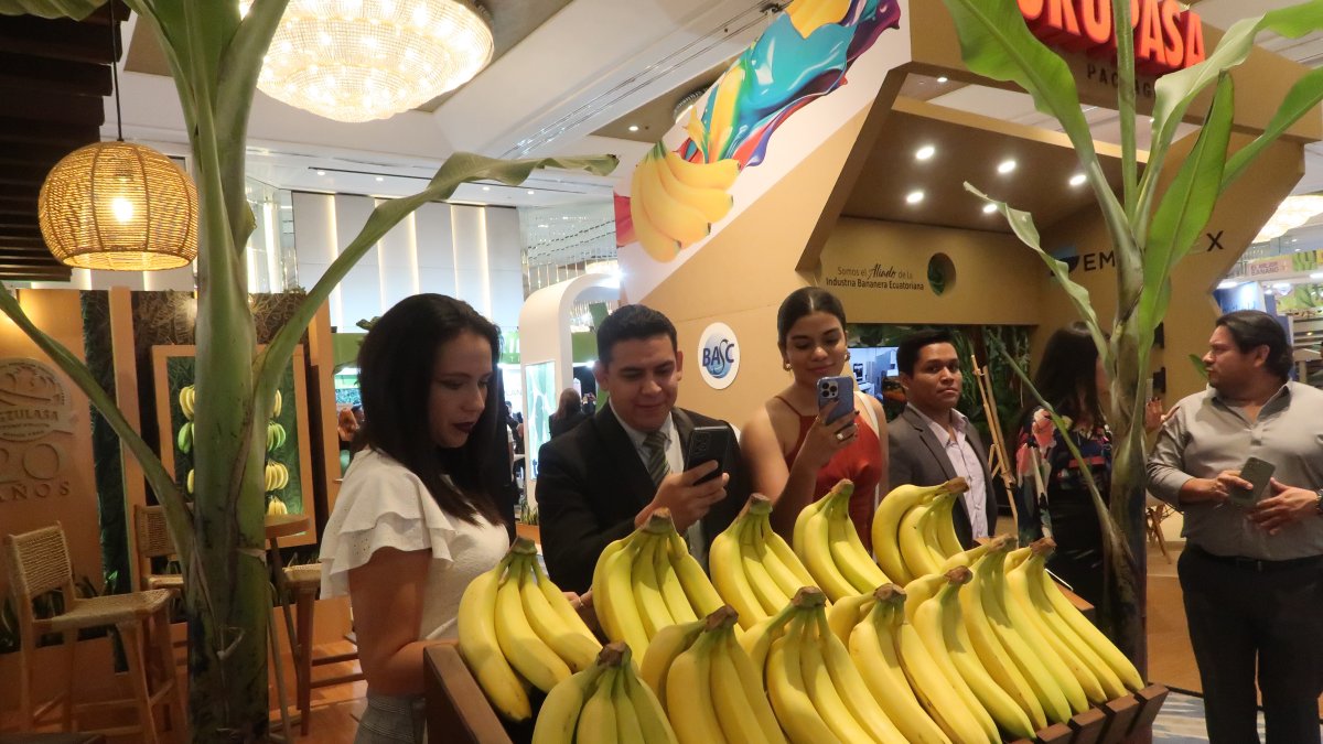 Los expositores ofrecieron sus productos y servicios a los empresarios que llegaban a la feria.