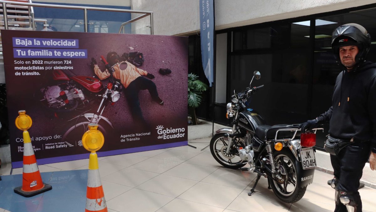 En la Senescyt se expusieron fotos de diversos accidentes.