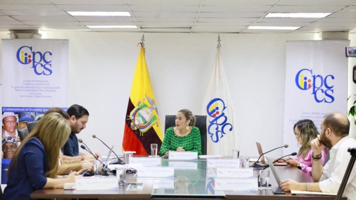 La comparecencia estaba pendiente por la medida cautelar que suspendió el concurso por dos semanas.