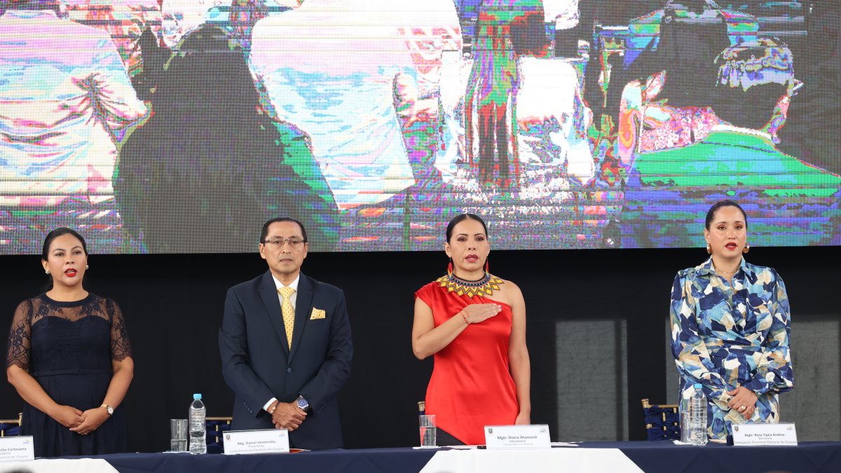 Al ser consultada por las empresas vinculadas, Diana Atamaint se desentendió del tema.