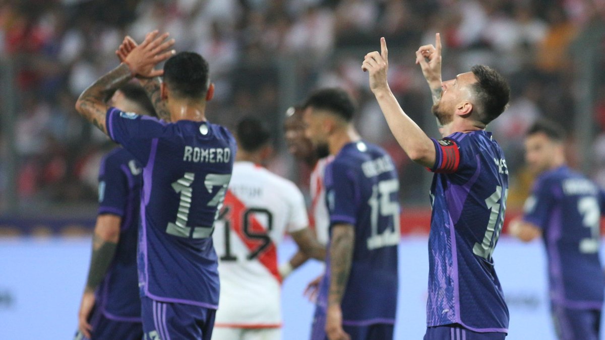 Argentina lidera con campaña perfecta las eliminatorias sudamericanas.