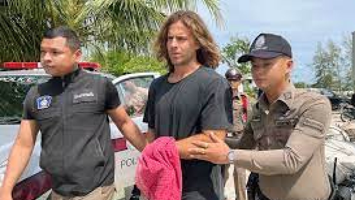 El reconocido chef español Daniel Sancho cuando fue detenido por la policía de Tailandia.