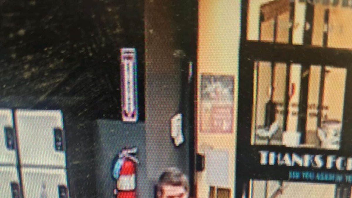 Fotografía cedida por la oficina del Alguacil del Condado Androscoggin que muestra al hombre sospechoso de perpetrar el ataque en Lewiston, Maine