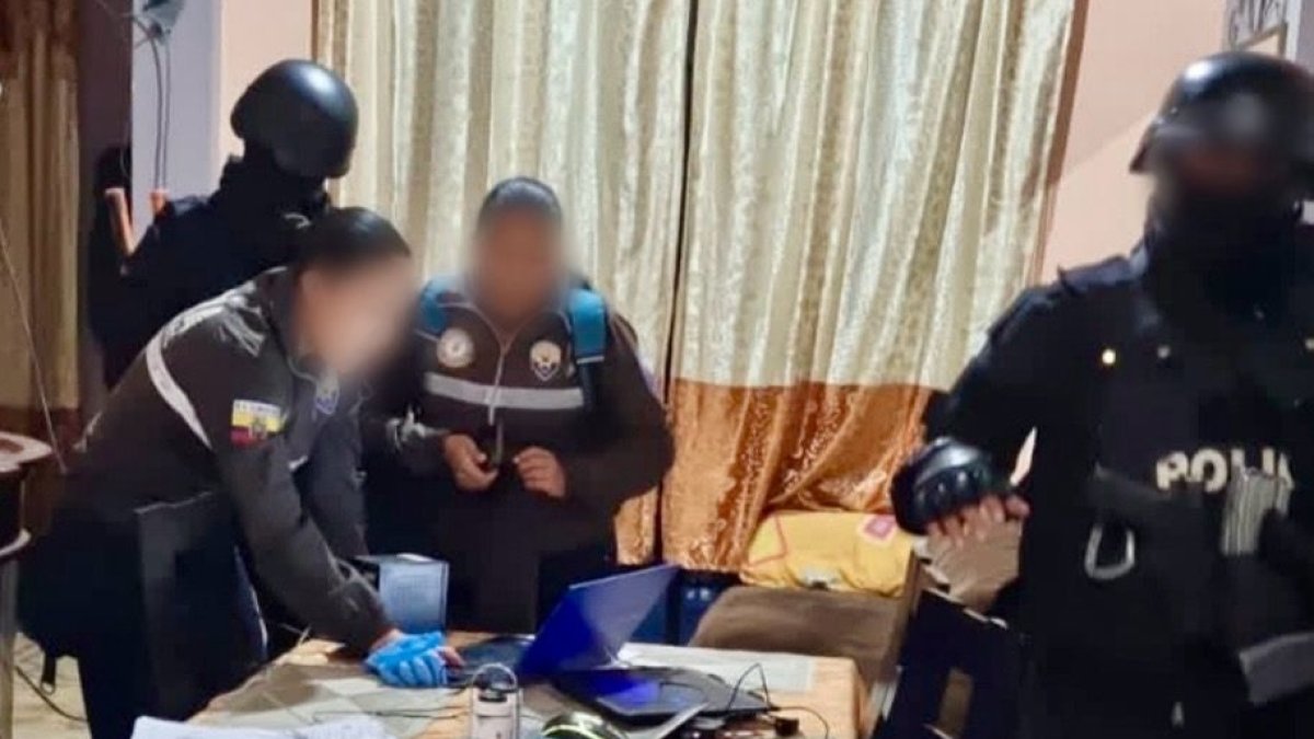 Agentes policiales intervinieron una vivienda en el sector La Floresta, sur de Guayaquil.