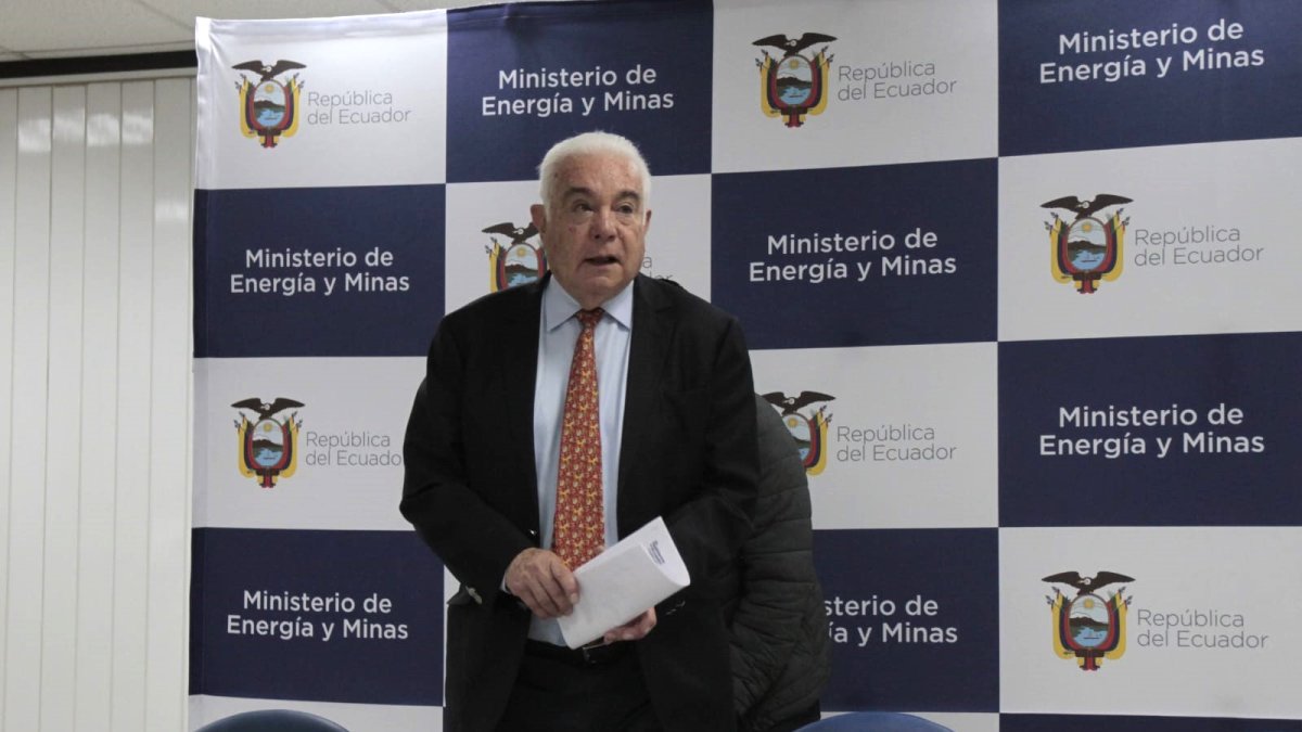 El ministro de Energía Fernando Santos Alvite dijo que habrá cortes de luz en el país