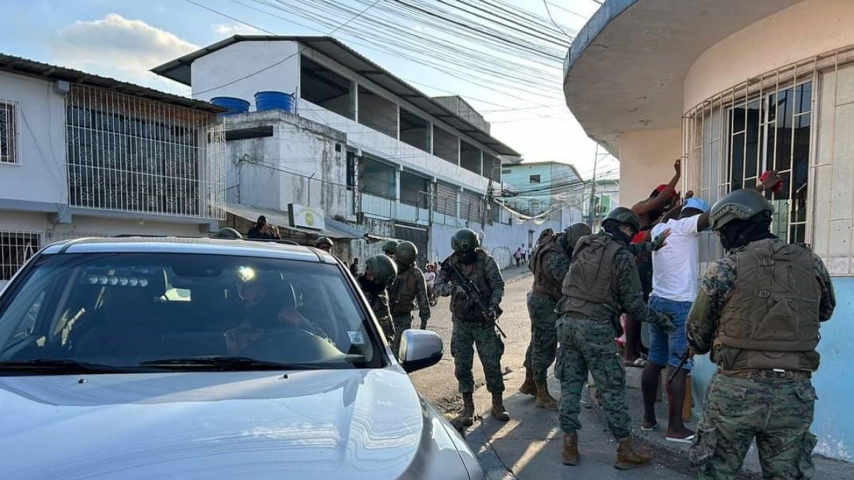 Control. La ciudad se militarizó desde la tarde del miércoles debido a los ataques incendiarios a vehículos.