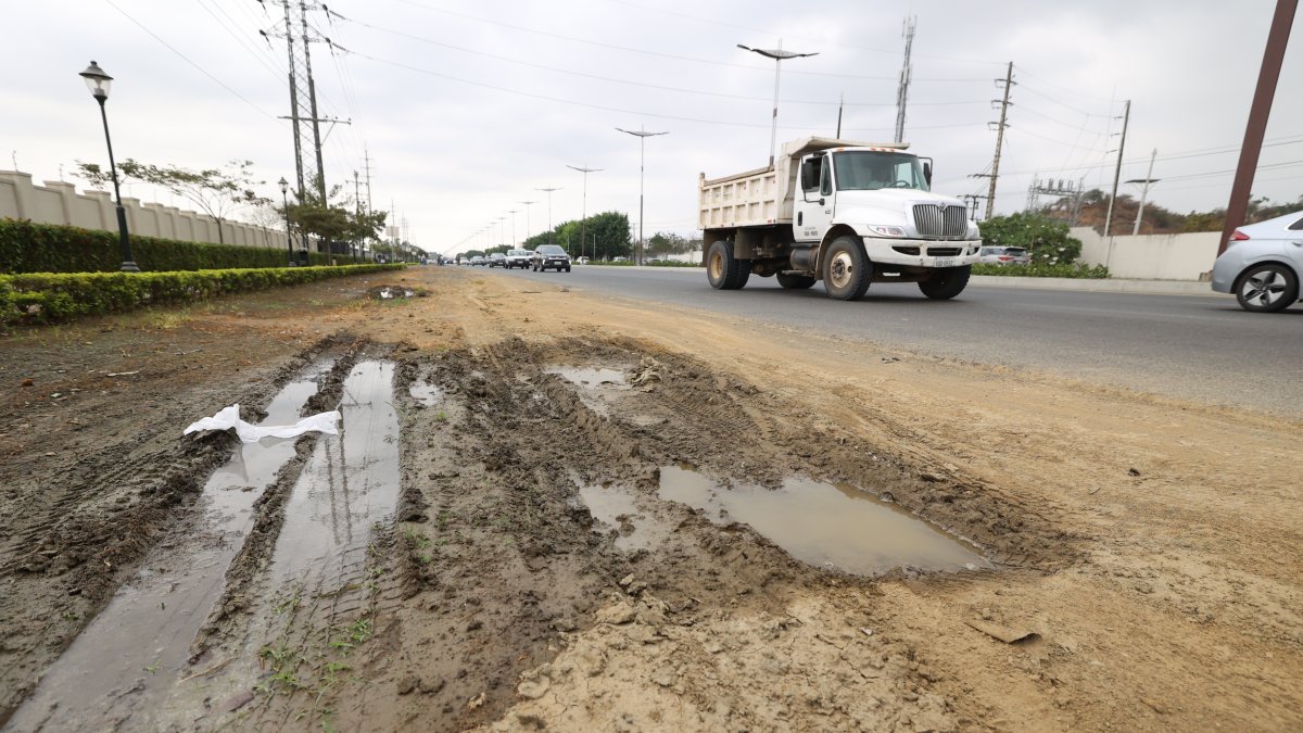 Vialidad. Los ofrecimientos de mantenimiento integrales de los 10 kilómetros de La Puntilla quedaron en el olvido. En el camino se pueden encontrar algunos tramos lleno de polvo y hasta lodo.