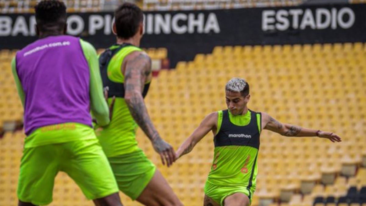 Christian Ortiz acompañaría a Adonis Preciado y Gabriel Cortez en la volante del Ídolo.