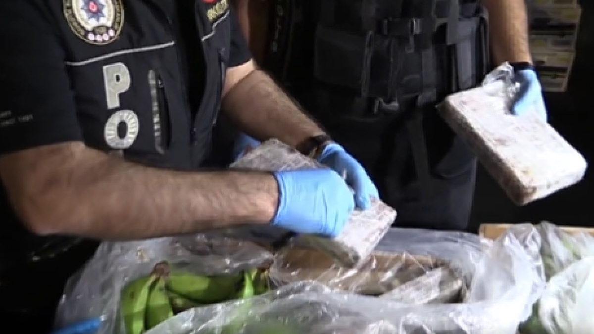 Policía de Turquía decomisó cocaína camuflada en un cargamento procedente de Ecuador.