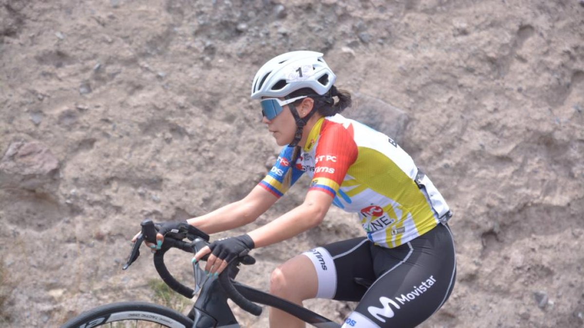 La ciclista inició la Vuelta Femenina al Ecuador, pero se retiró dos etapas antes del fin para precautelar su salud.