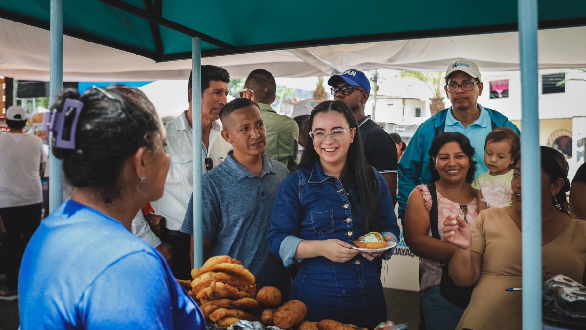 Actividad. En Puerto Hondo hubo una feria de vendedores autónomos.