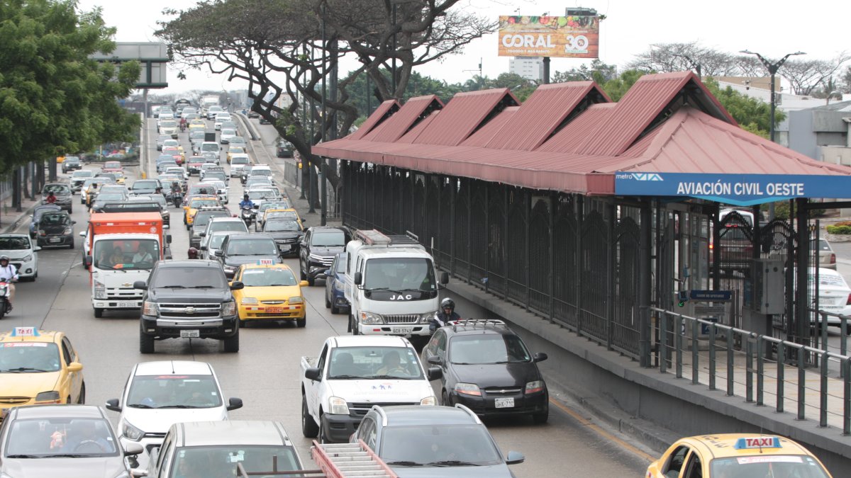 Territorio. La susodicha parada es la Aviación Civil Este, situada en la avenida las Américas, en el norte de Guayaquil.