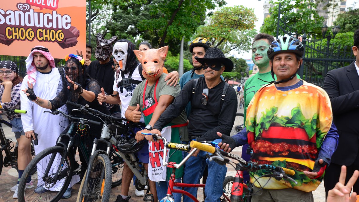 Participantes durante uno de los recorridos.