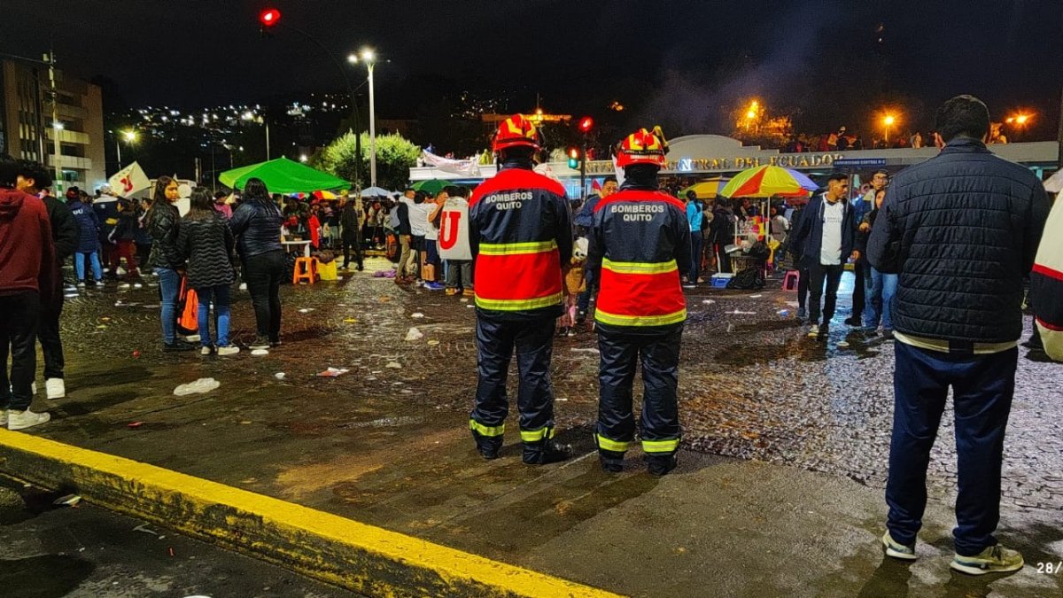 Cuerpo de Bomberos de Quito brindó asistencia durante los festejos de los capitalinos