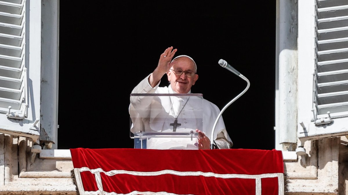 Vatican Ciy (Vatican City State (holy See)), 29/10/2023.- Pope Francis during the Angelus prayer in St. Peter's Square, Vatican City, 29 October 2023. (Papa) EFE/EPA/GIUSEPPE LAMI