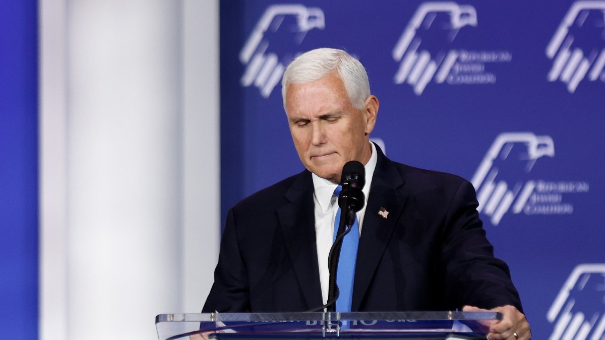 El ex vicepresidente de EEUU Mike Pence anunció que desistió de pelear por la nominación republicana