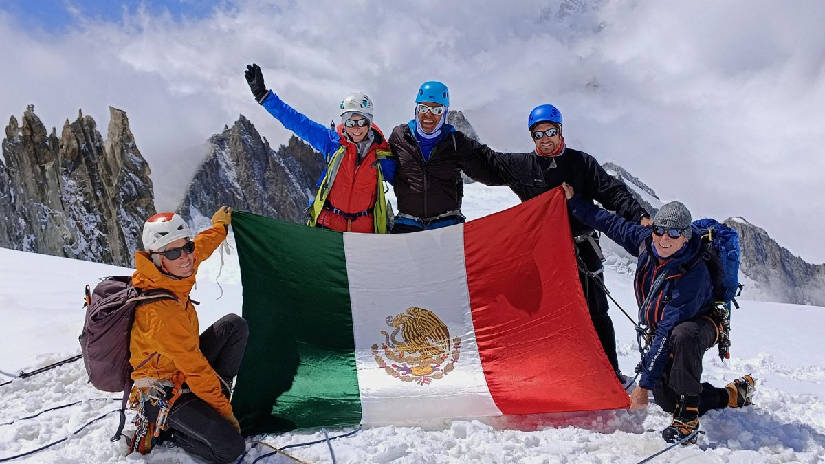 Hecho. Los supervivientes, que para junio escalaron los Alpes, ahora están en marcha a su nuevo destino.