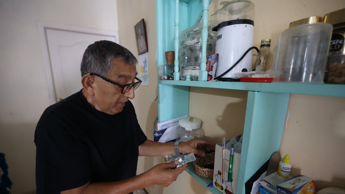 El jubilado Daniel Uyaguari espera que el IESS cumpla su ofrecimiento de solucionar su reclamo.