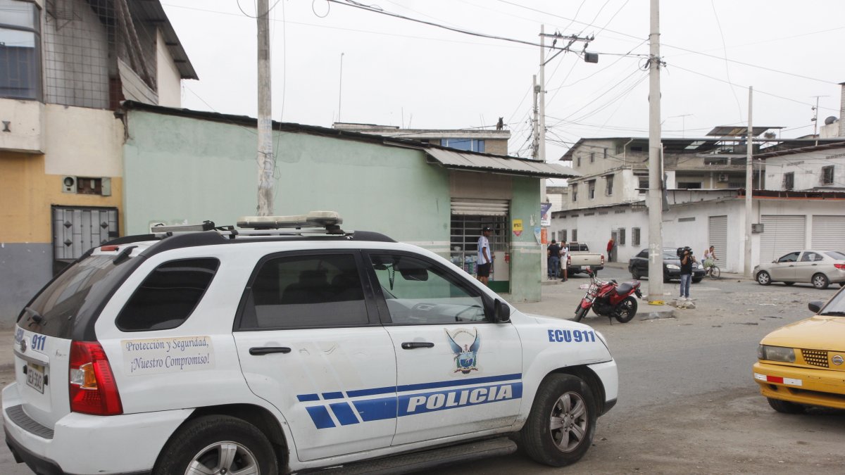 Balean a policia vstido de civil en la avenida Peimetral en el sector del Trinipuerto Agencia (Ag-extra)