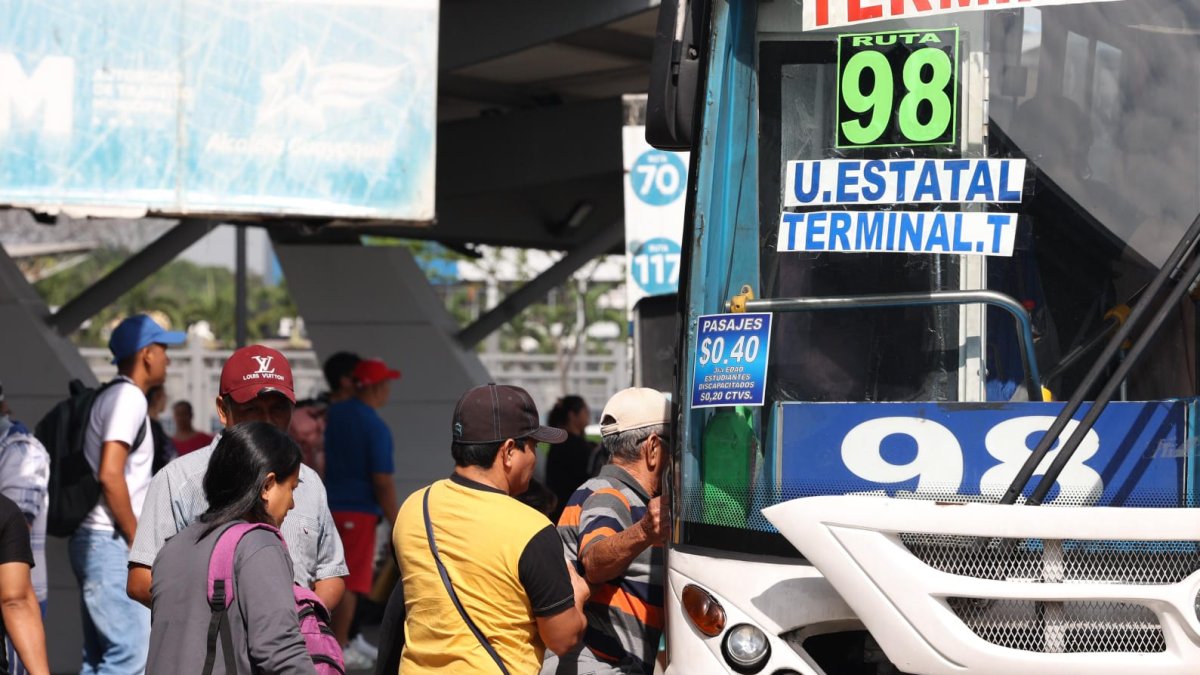 El pasaje de buses costó 40 centavos durante las primeras horas de este lunes 30 de octubre.