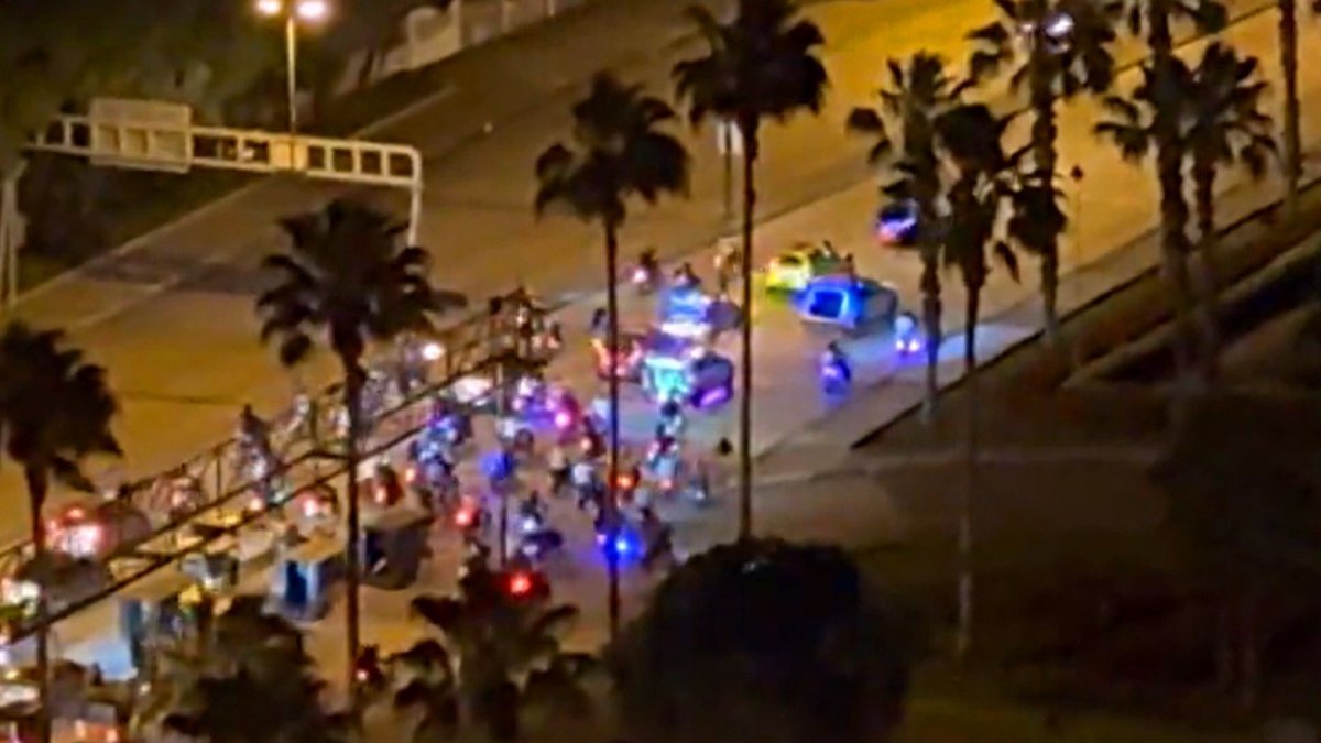 La noche del pasado 29 de octubre, decenas de vehículos tunning recorrieron la Pedro Menéndez Gilbert y el cerro San Camen.