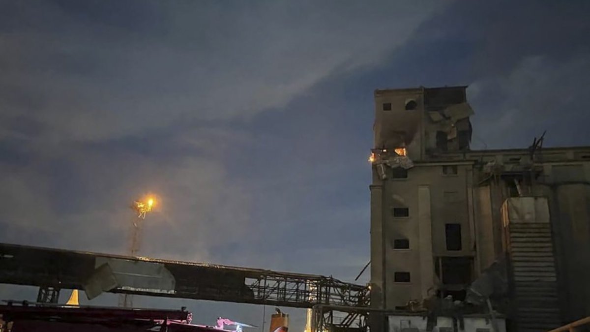 Daños de un ataque con drones rusos contra una infraestructura portuaria en la región.