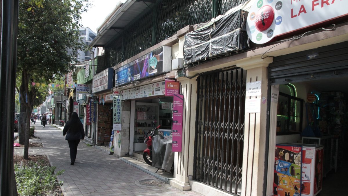 Papelerías, centros de computo, restaurantes, ópticas están vacíos a causa de los apagones.