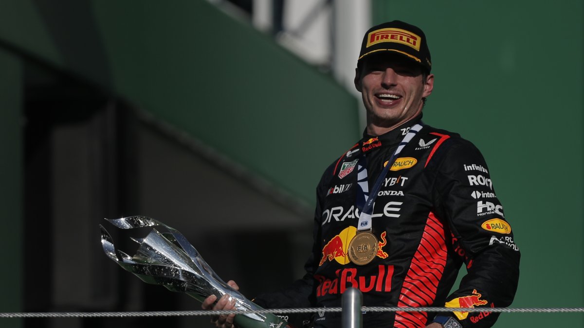El ya tres veces campeón mundial de Fórmula 1 (2021, 2022 y 2023) levantó en México el título que ya lo meten en la historia.