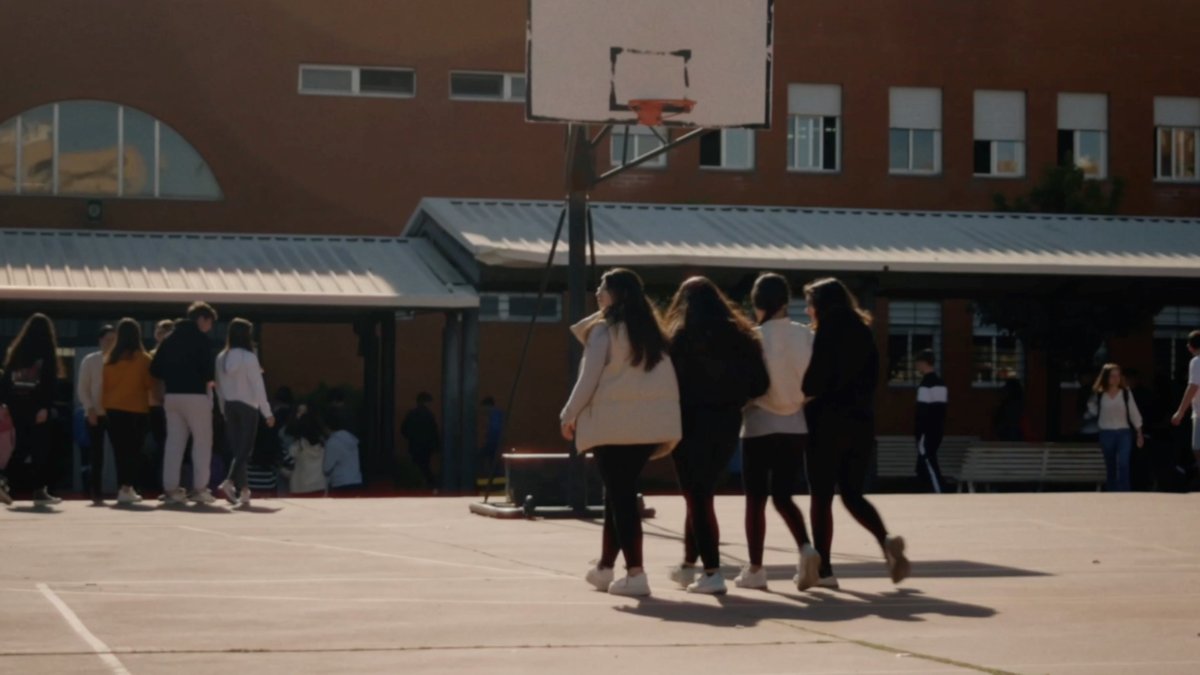 Hecho. Esta tendencia se presenta más con aquellas mujeres de familias de ingresos bajos.