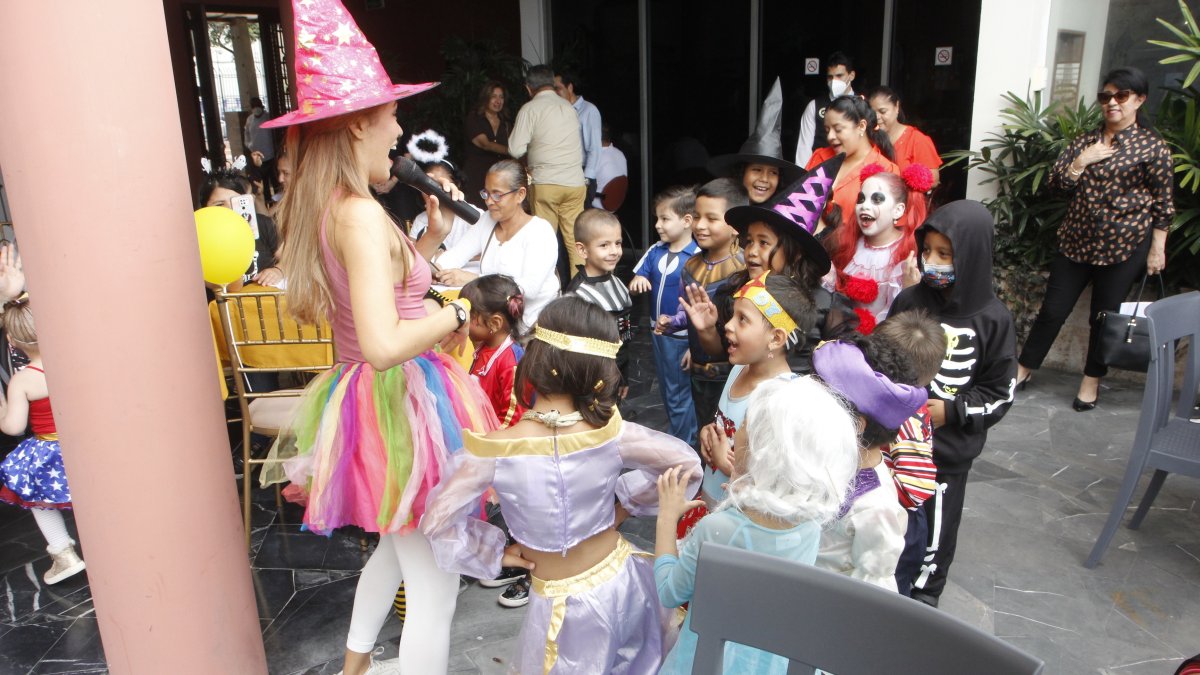 Los pequeños bailaron y corretearon en el Yacht Club