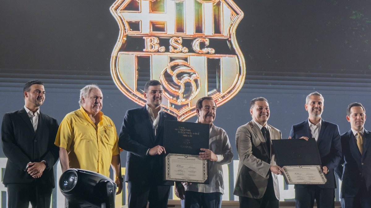 El pasado 11 de octubre el  alcalde de Guayaquil, Aquiles Álvarez, entregó las escrituras de los terrenos donde está ubicado el estadio Monumental, al noroeste de la ciudad.