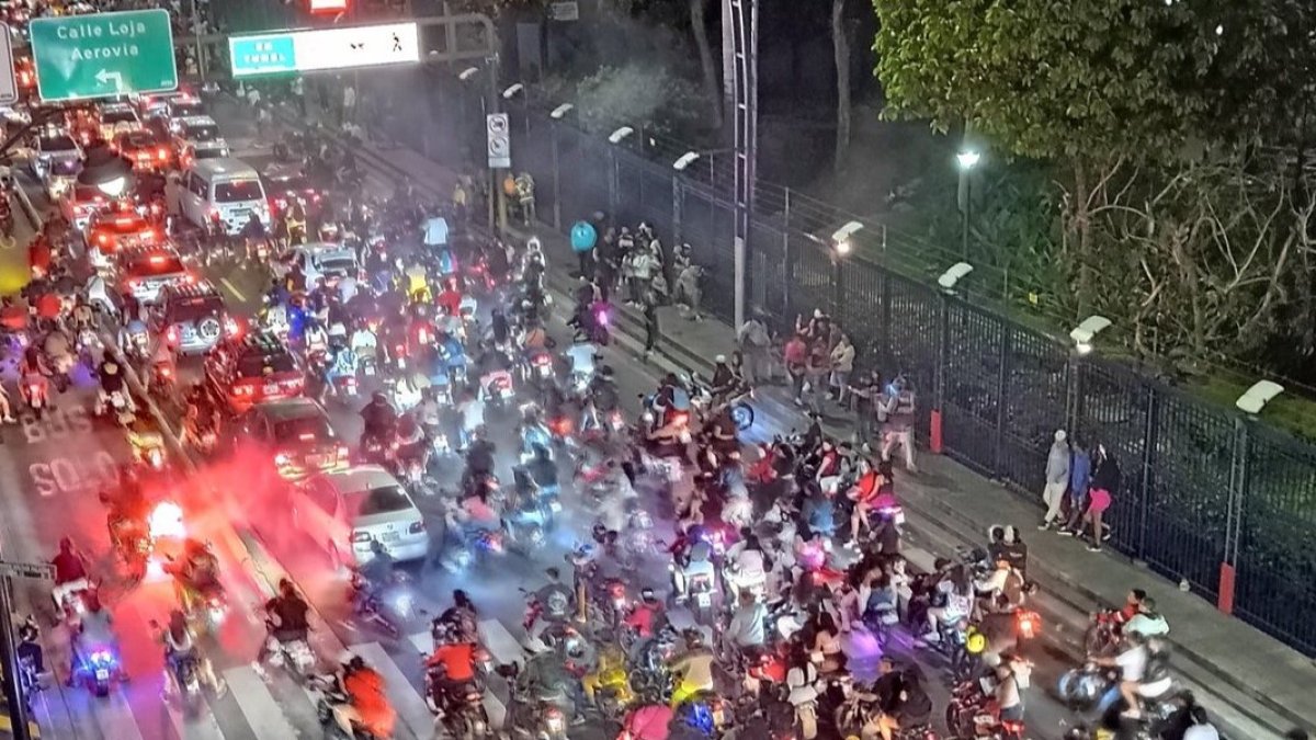 Esa fue solo parte de la escena que se vio la noche del 31 de octubre en el Malecón.