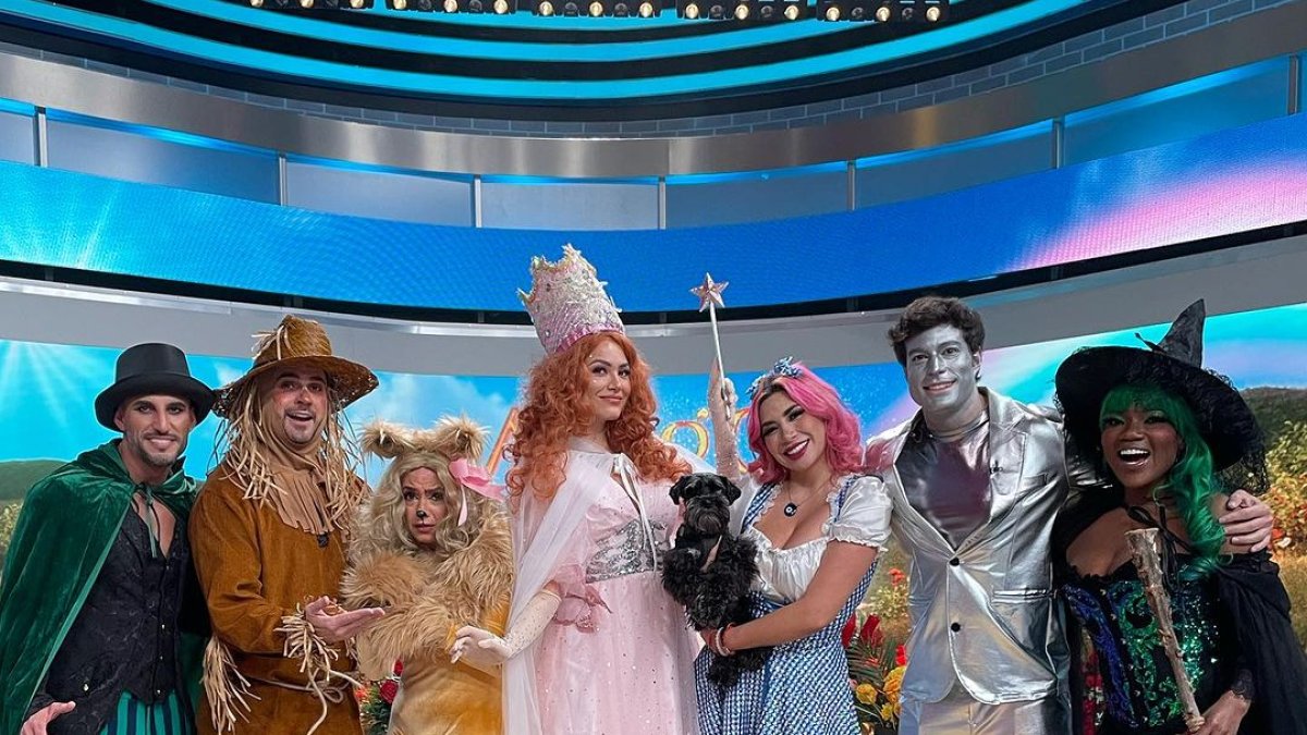 Danilo Carrera con sus compañeros de 'Hoy Día'.