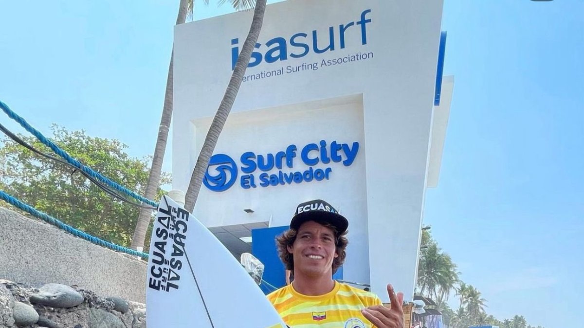 Israel en una de las últimas gráficas en vida, luego de un entrenamiento en El Salvador, país donde falleció el martes.