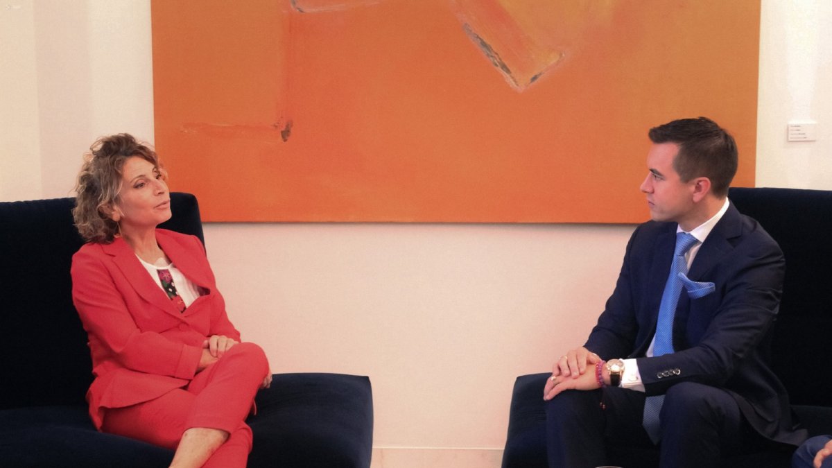 Reunión. El presidente electo con Antonella Cavallani, secretaria del Instituo Ítalo-Latinoamericano, en Roma