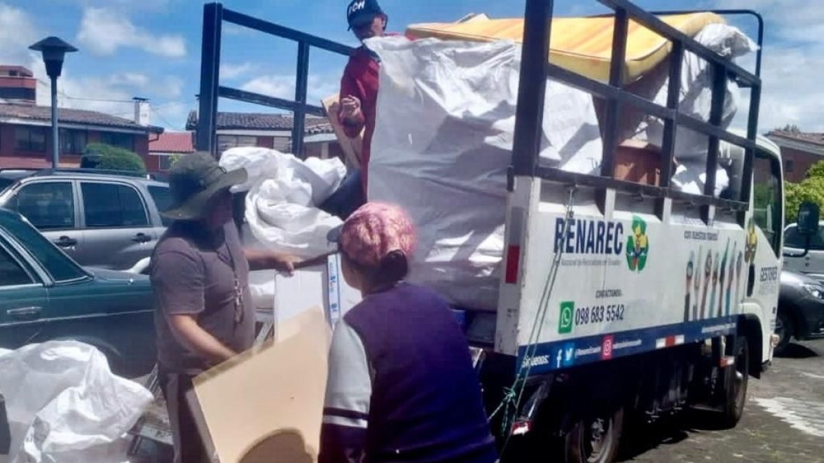 Reciclaje. La Red Nacional de Recicladores de Ecuador recupera unos 20.000 materiales cada mes.