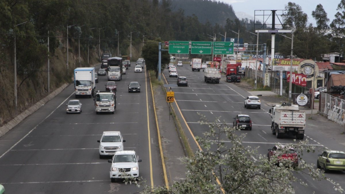 Prueba. En la avenida Simón Bolívar y General Rumiñahui se aplica un plan piloto por parte de la AMT.