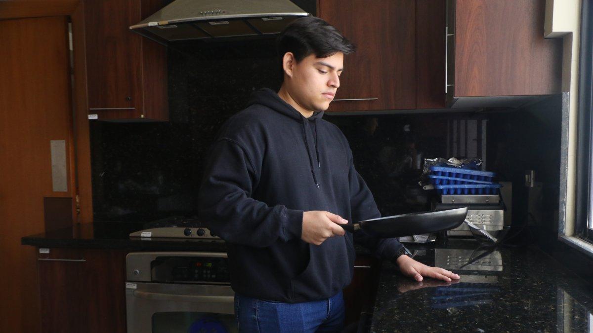 Independencia. Los jóvenes solteros retrasan la salida de sus hogares debido a factores económicos y sociales.