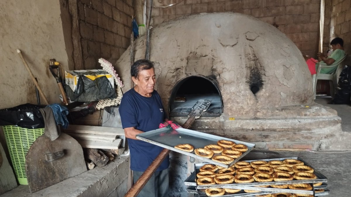 Horno. En las festividades es común comer pan elaborado en leña.
