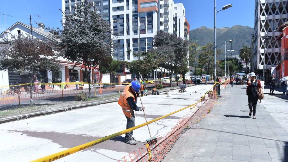 Trabajos. Personal del Municipio de Quito concluyó con los trabajos en la avenida Colón.