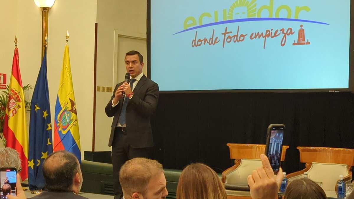 Con la presencia de más de 100 personas, Noboa contó que su gente le dice que necesita personas con experiencia.