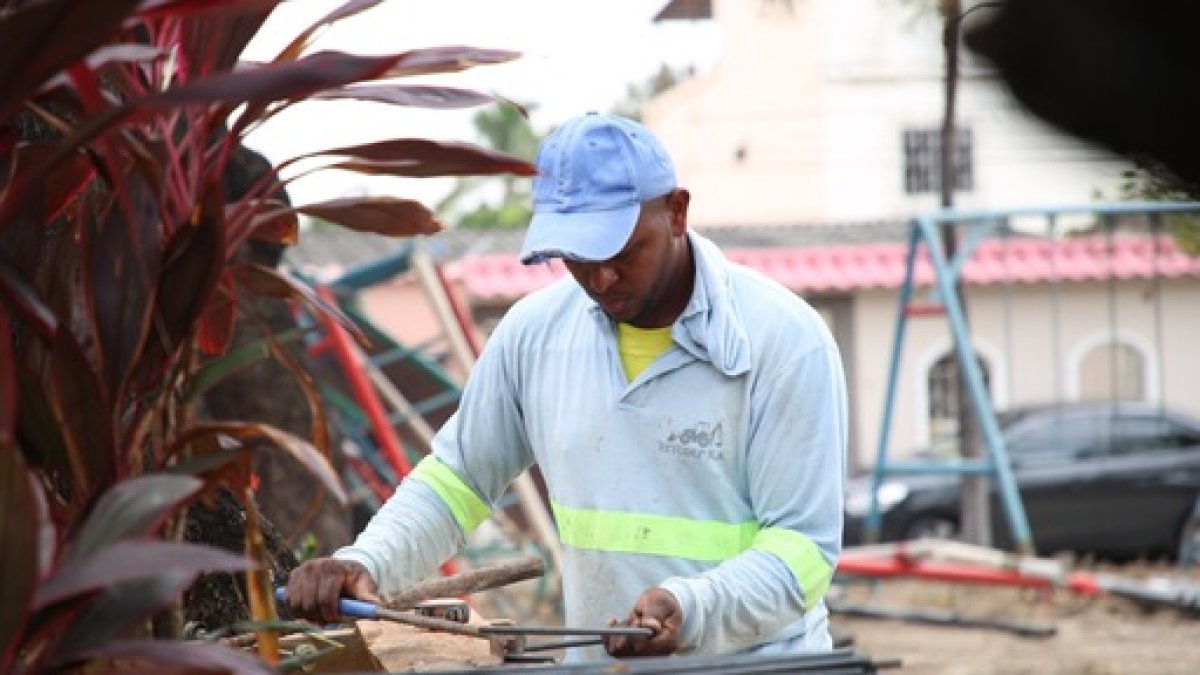 Trabajos. En Albonor se inició el enmallado para crear una glorieta.