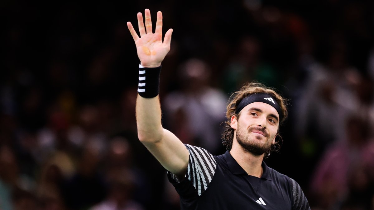 El tenista griego Stefanos Tsitsipas y su celebración tras vencer al ruso Karen Khachanov.