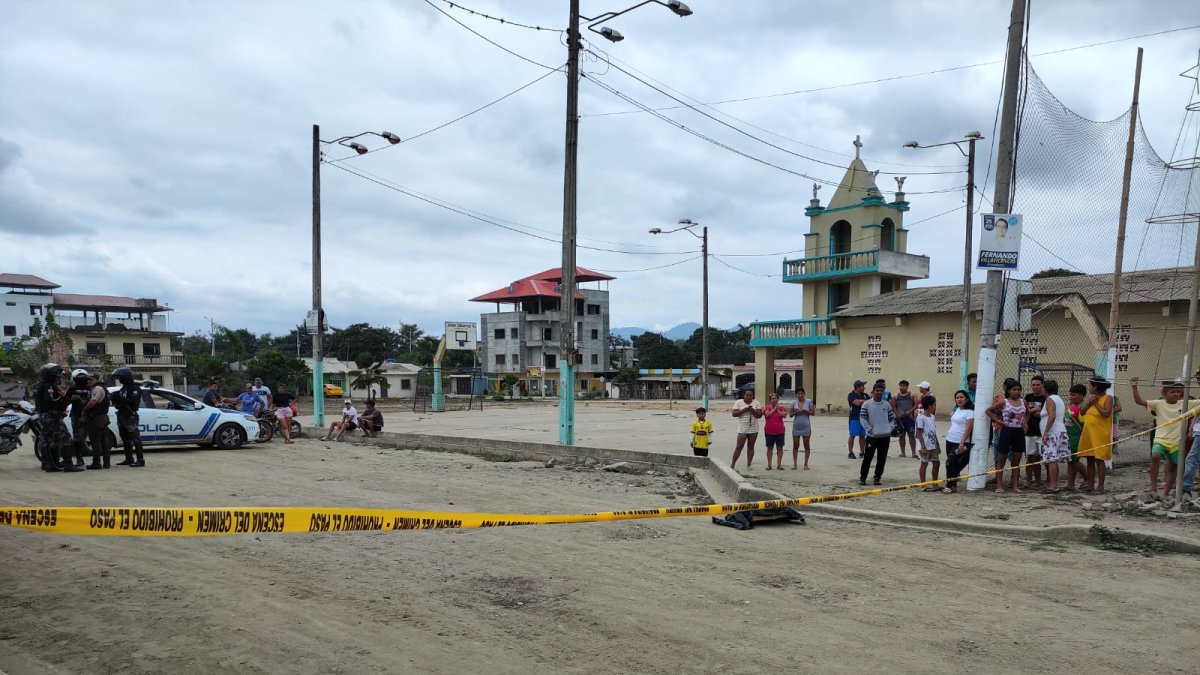 Hecho. Se acordonó el área donde quedó el cadáver.